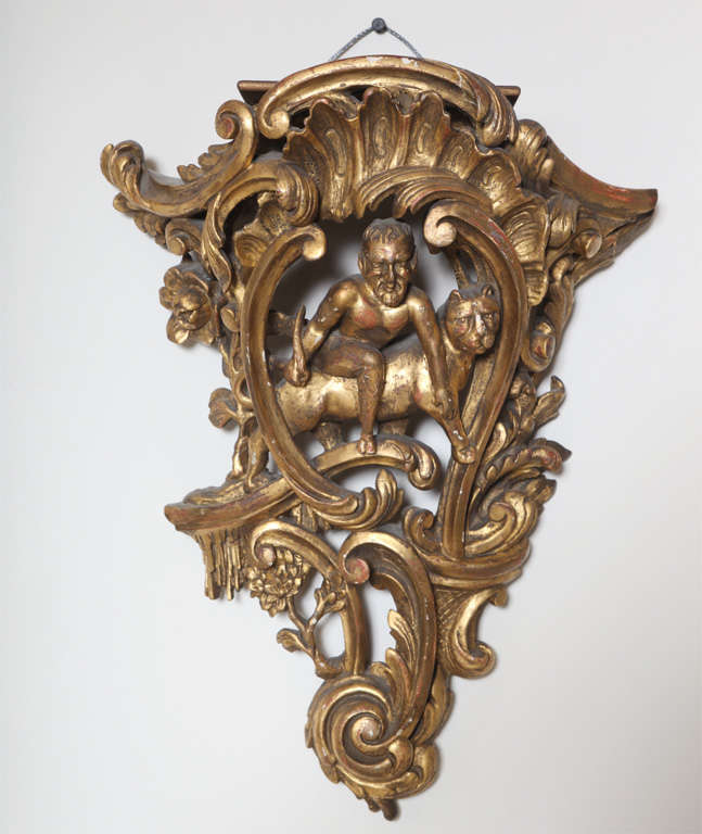 English Pair of 19th Century Carved Giltwood Brackets For Sale