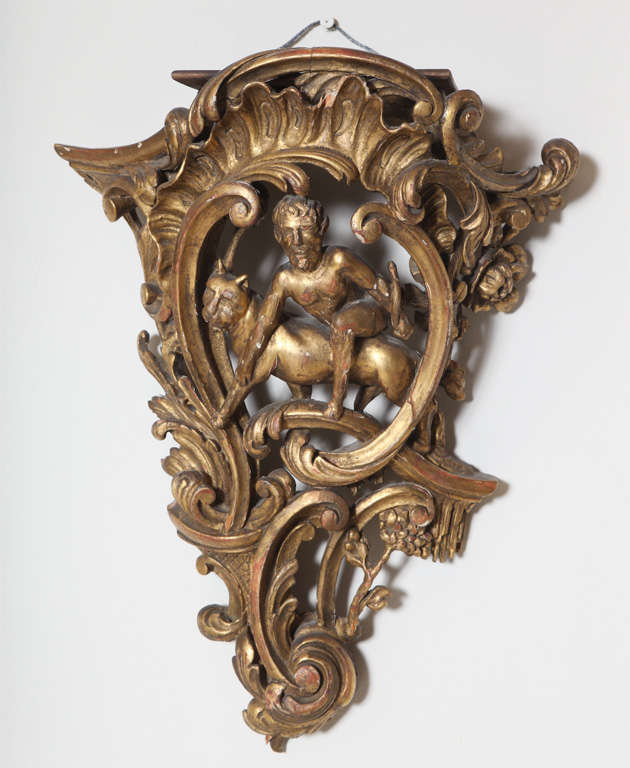 Pair of 19th Century Carved Giltwood Brackets In Good Condition For Sale In West Palm Beach, FL
