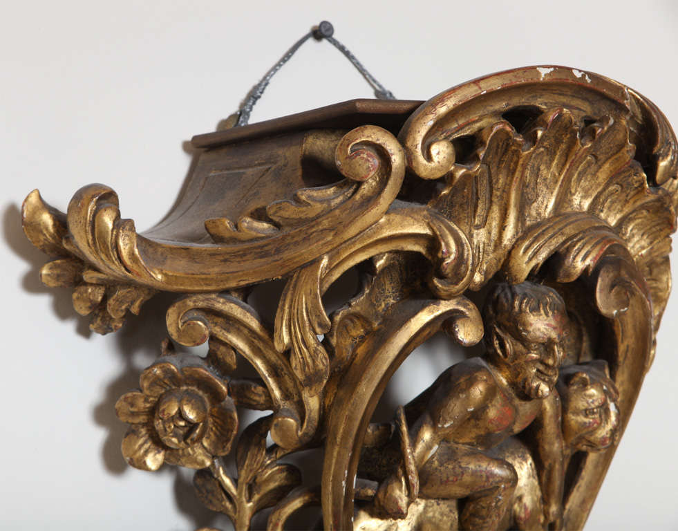 Pair of 19th Century Carved Giltwood Brackets For Sale 3