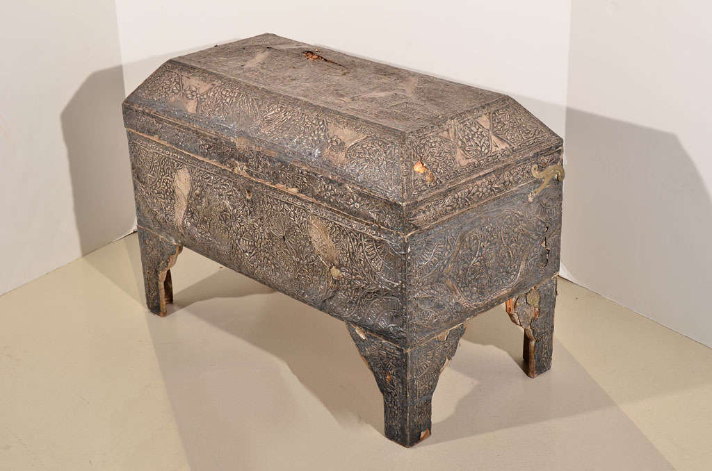 Late 19th Century Repousse Coffer,<br />
with red velvet lining and mirrored interior lid, with secondary lidded storage area
