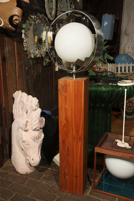 Laurel Pedestal Light
