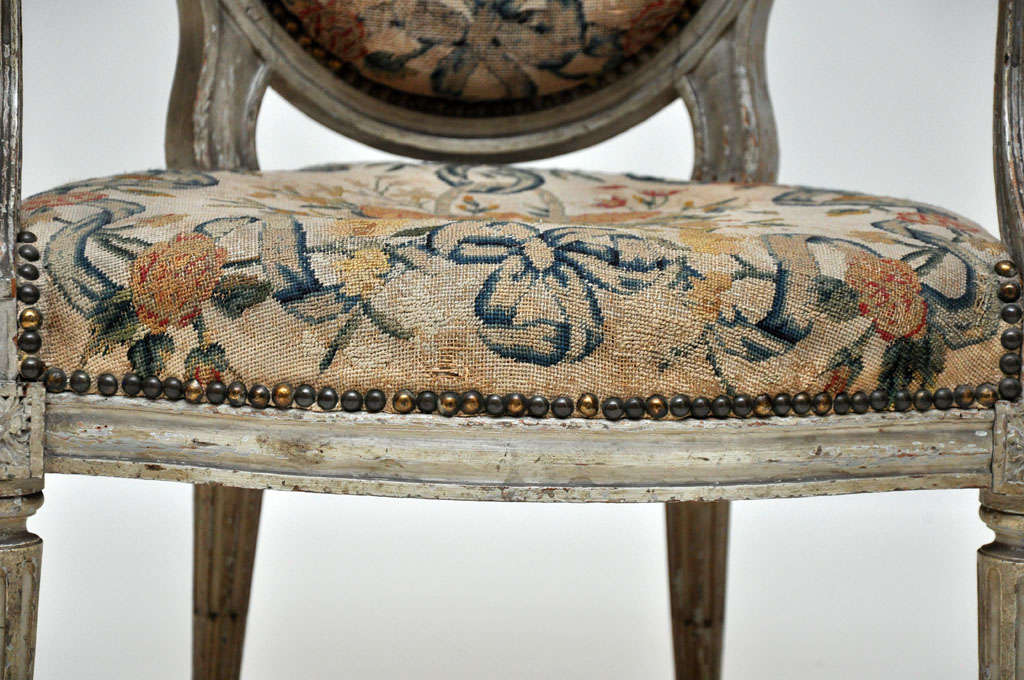 Hand-Carved Pair of French Louis XVI Painted Fauteuils For Sale