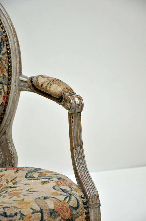 Pair of French Louis XVI Painted Fauteuils In Good Condition For Sale In Chicago, IL