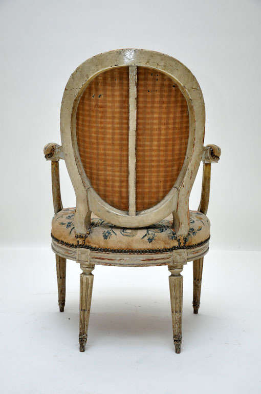 Pair of French Louis XVI Painted Fauteuils For Sale 1
