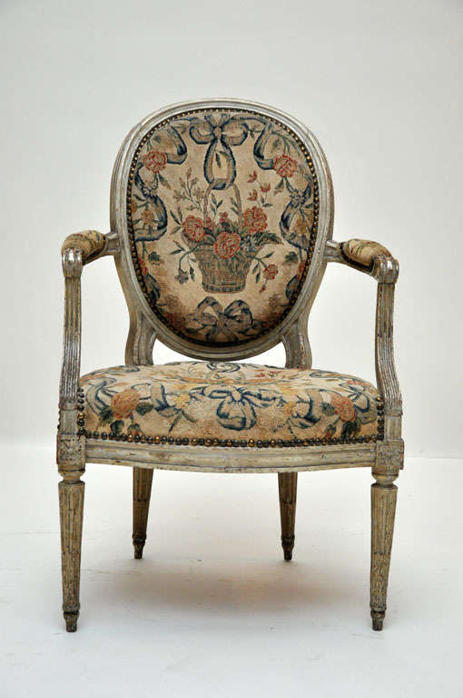 Pair of French Louis XVI Painted Fauteuils For Sale 2