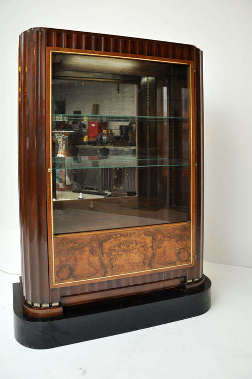 Art Deco Curio Cabinet in the Style of Ruhlmann In Good Condition In Chicago, IL