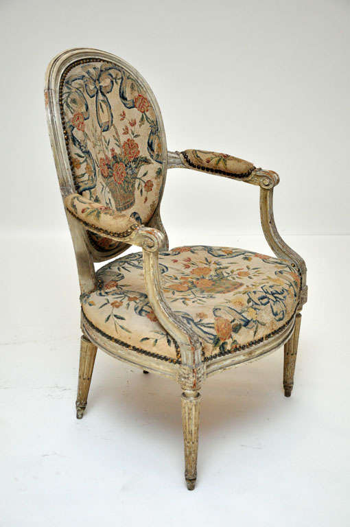 Pair of French Louis XVI Painted Fauteuils For Sale at 1stDibs