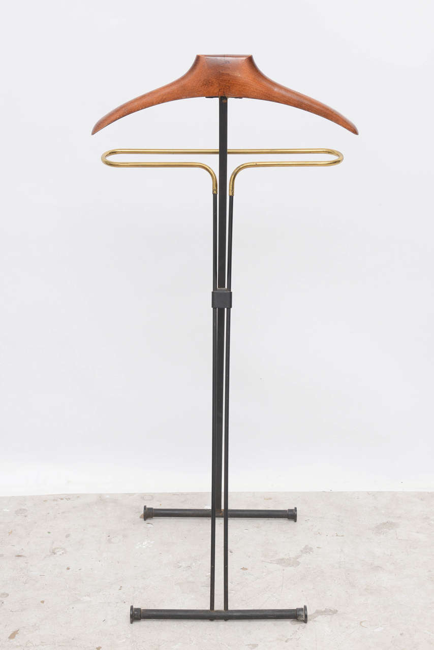 Mid-Century Modern French Wood and Brass Men's Valet Stand, Coat Stand In Excellent Condition In Miami, FL