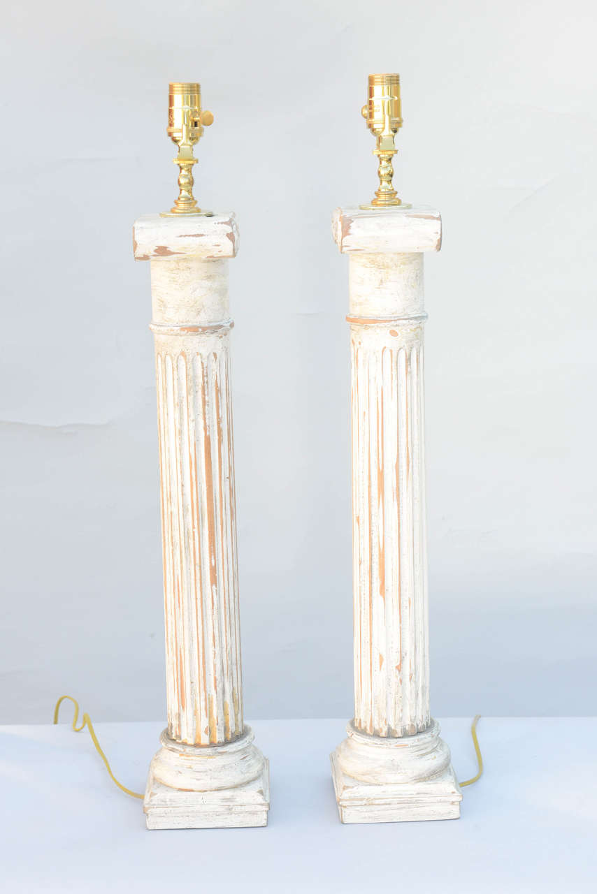 Pair of Carved Wood Column Lamps In Distressed Condition For Sale In West Palm Beach, FL