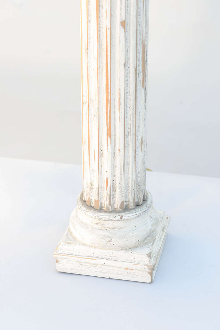Paire de lampes à colonne en bois sculpté en vente 2
