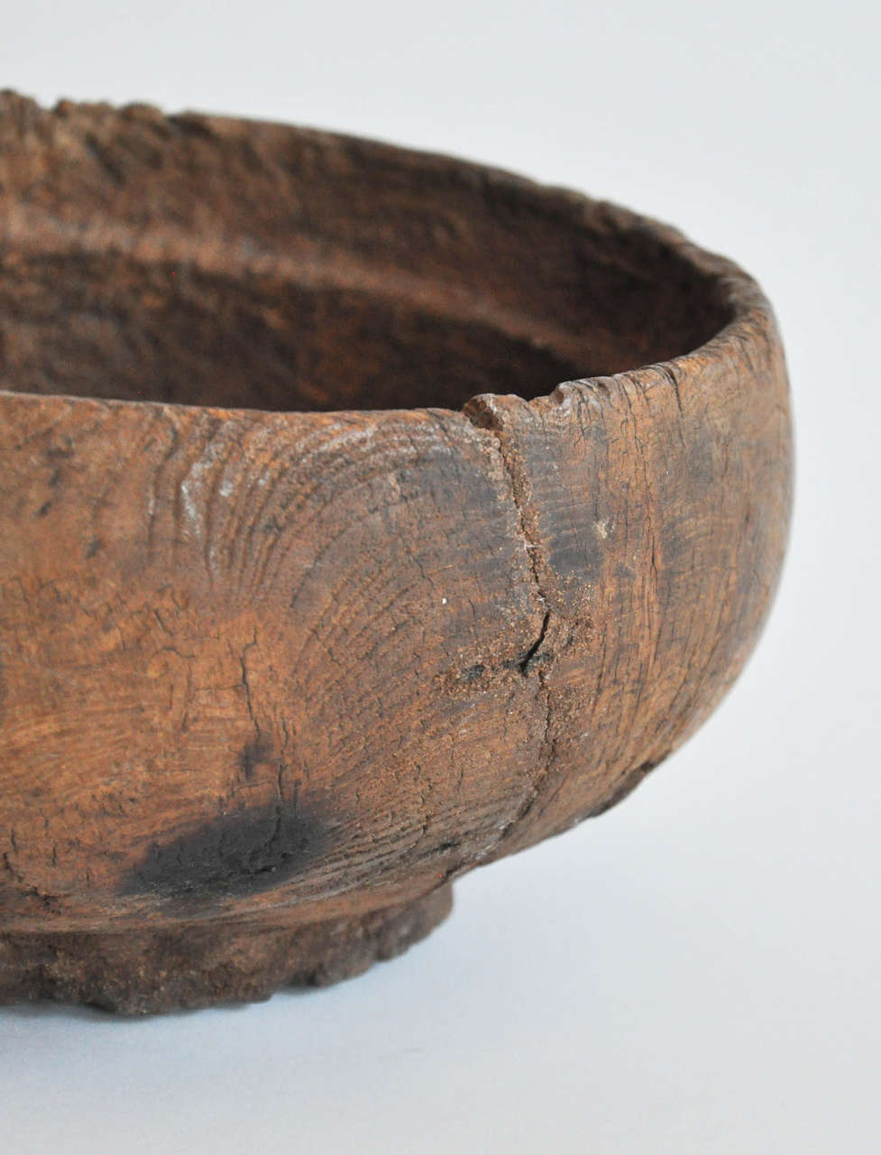 Early 19th Century Wooden Bowl From Nagaland In Good Condition In Chicago, IL