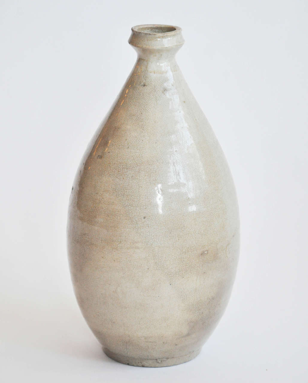 15th century crème glazed Korean bottle.
A large Korean buff glazed bottle early Yi-Dynasty 1392-1910.
A well potted bottle, done in the Goguryeo manner. A Fine buff crackle glaze with staining from long term use and burial.
Beautiful