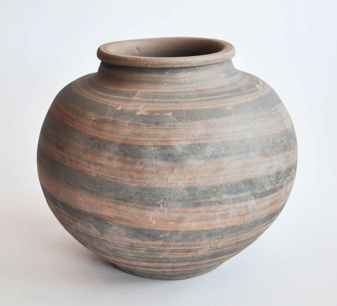 Pair of Handmade Early 20th Century Cantonese Ceramic Pots 1