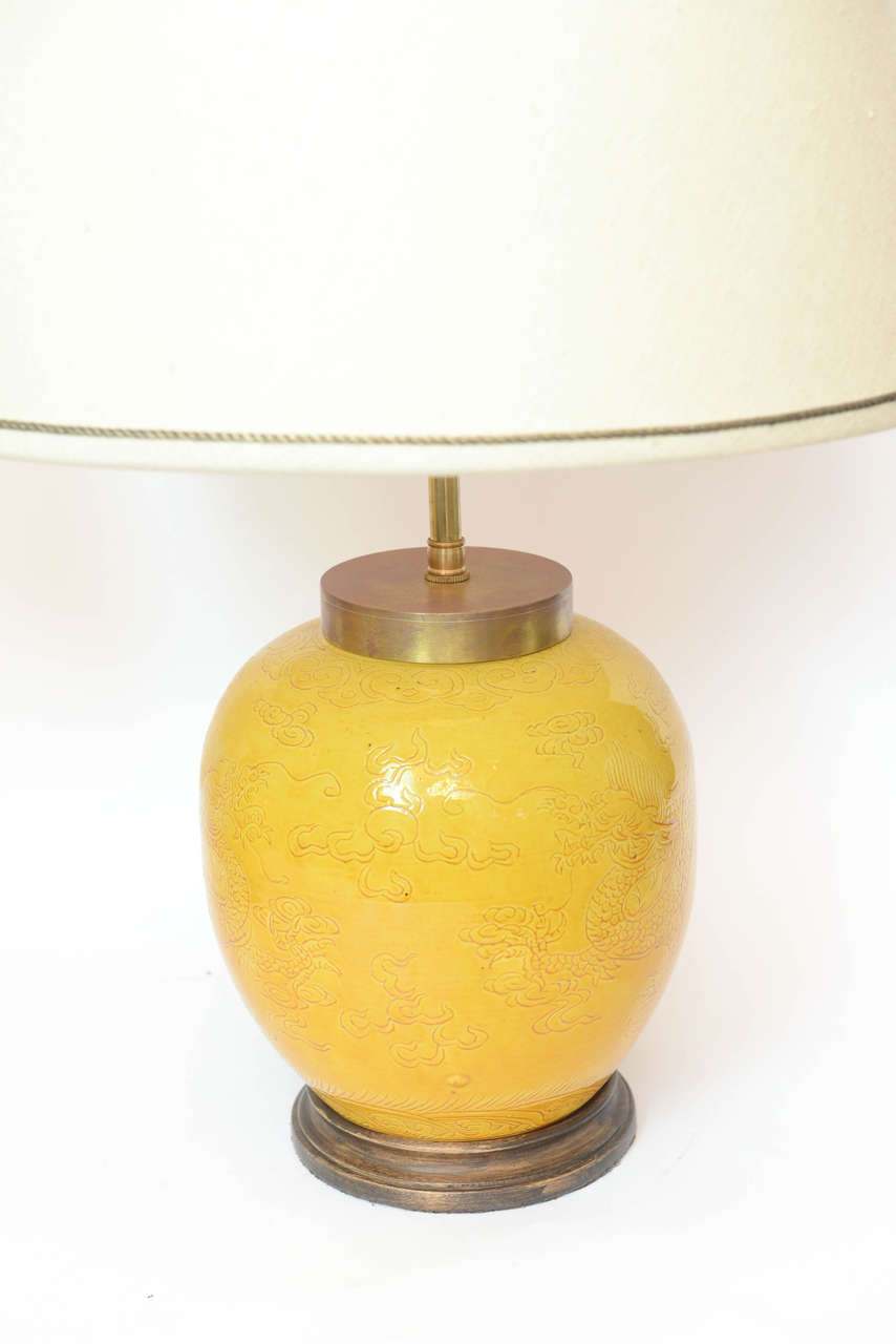 Pair of Chinese Porcelain Round Yellow Vase Lamps, circa 18th Century In Good Condition For Sale In Palm Beach, FL