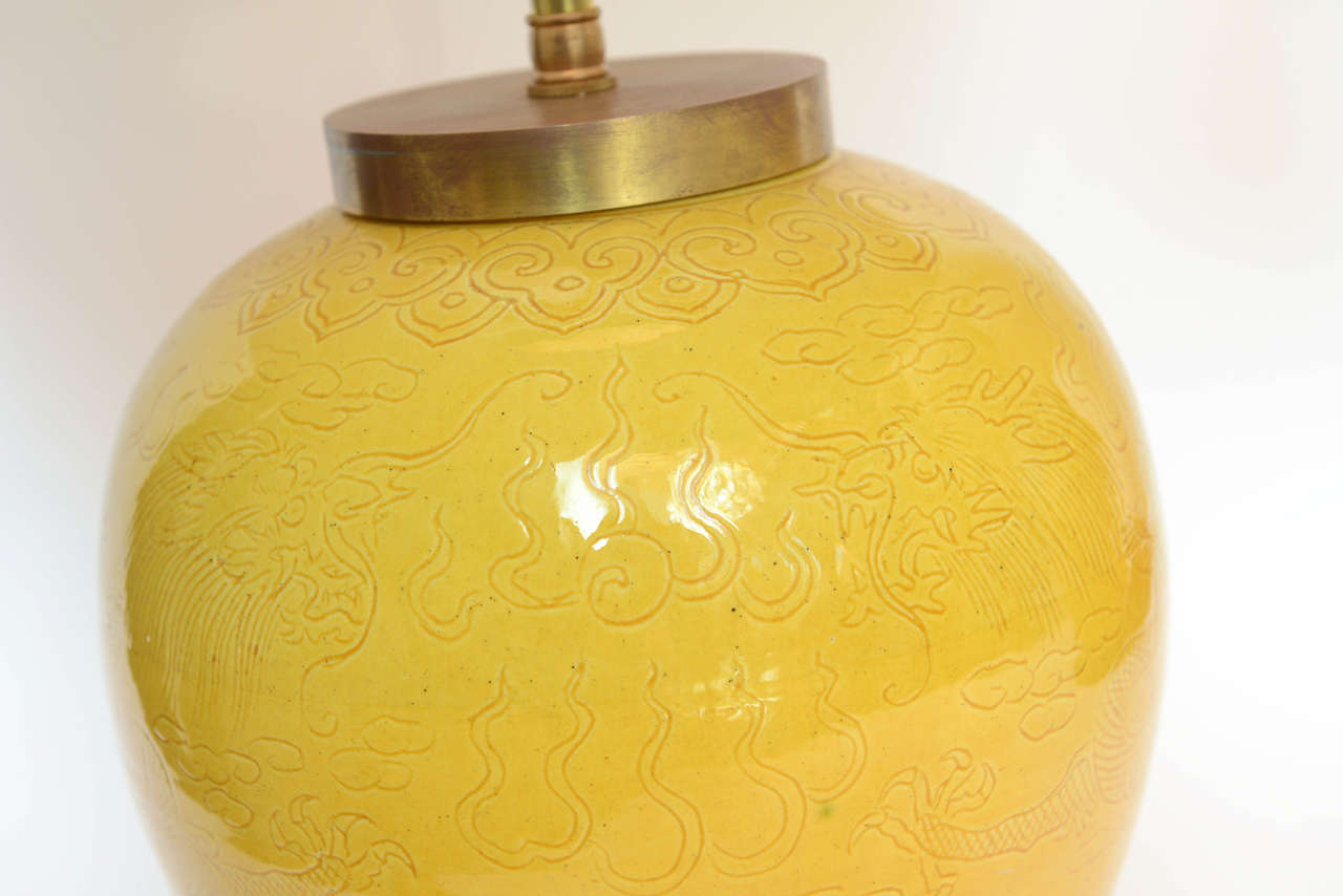 Pair of Chinese Porcelain Round Yellow Vase Lamps, circa 18th Century For Sale 1