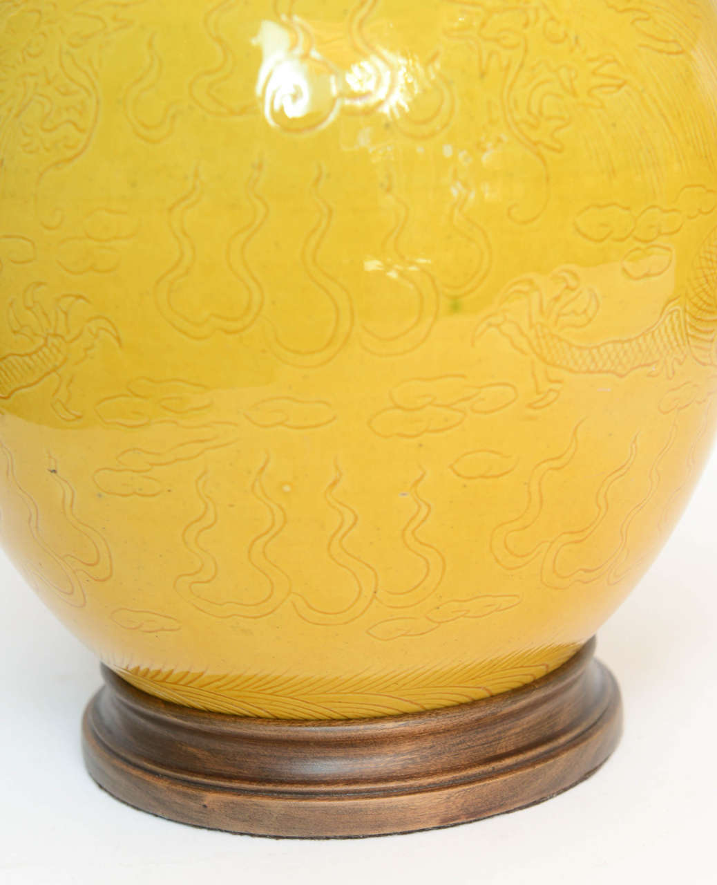Pair of Chinese Porcelain Round Yellow Vase Lamps, circa 18th Century For Sale 2