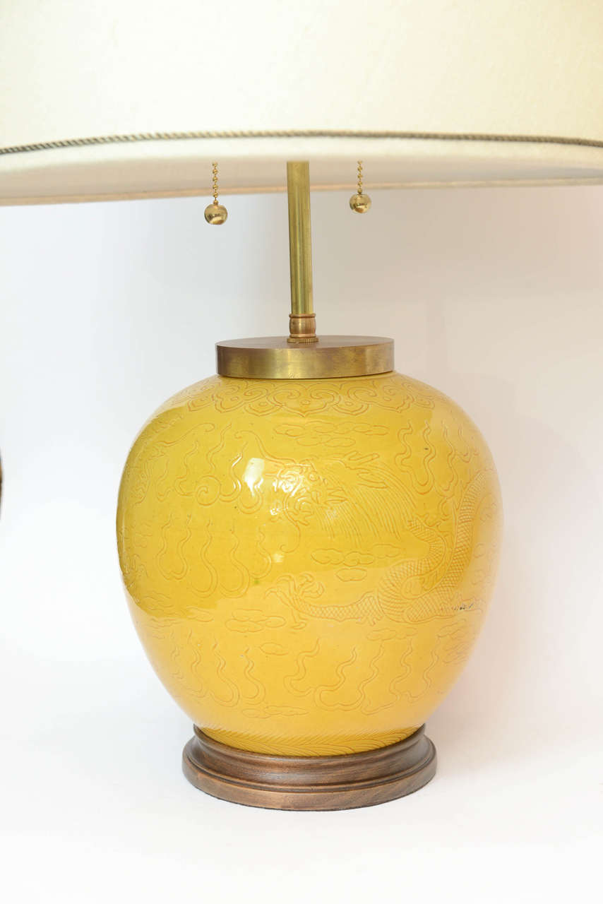 Pair of Chinese Porcelain Round Yellow Vase Lamps, circa 18th Century For Sale 3