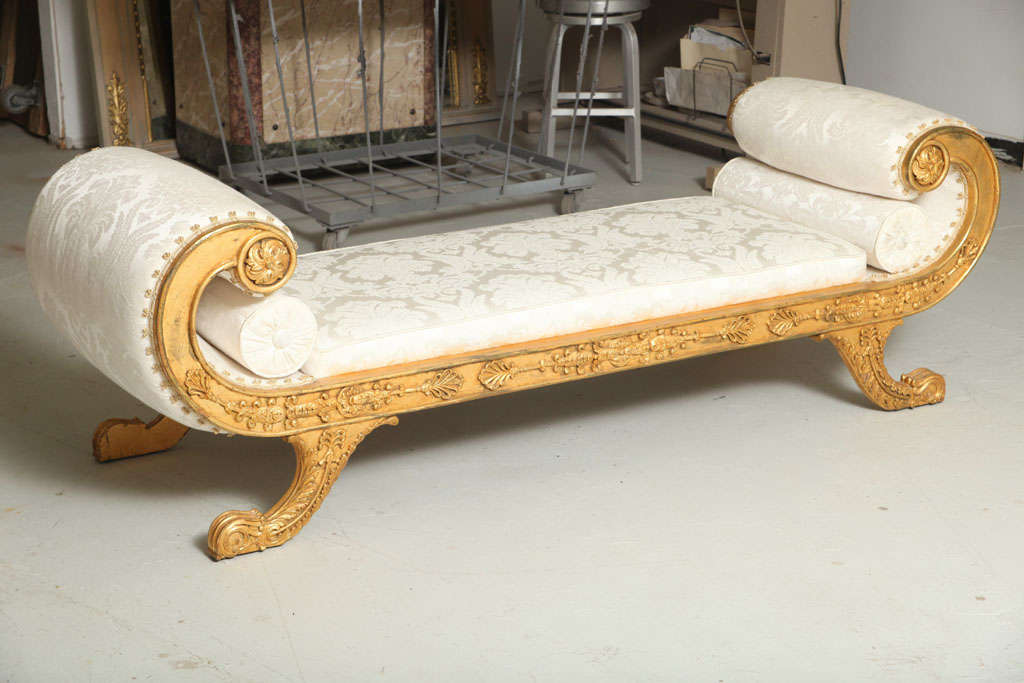 1950's day bed in gilt wood.
Finished both side with some wear!