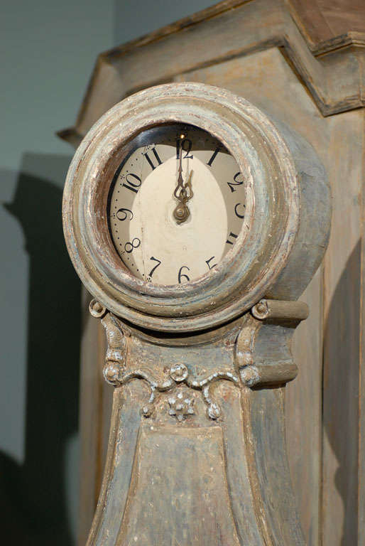 19th Century Swedish Painted Wood Clock Standing on Short Feet 7