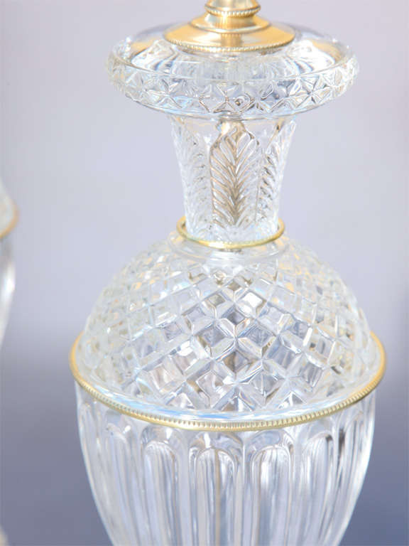 Pair of Glass Urn-Shaped Lamps In Excellent Condition For Sale In West Palm Beach, FL
