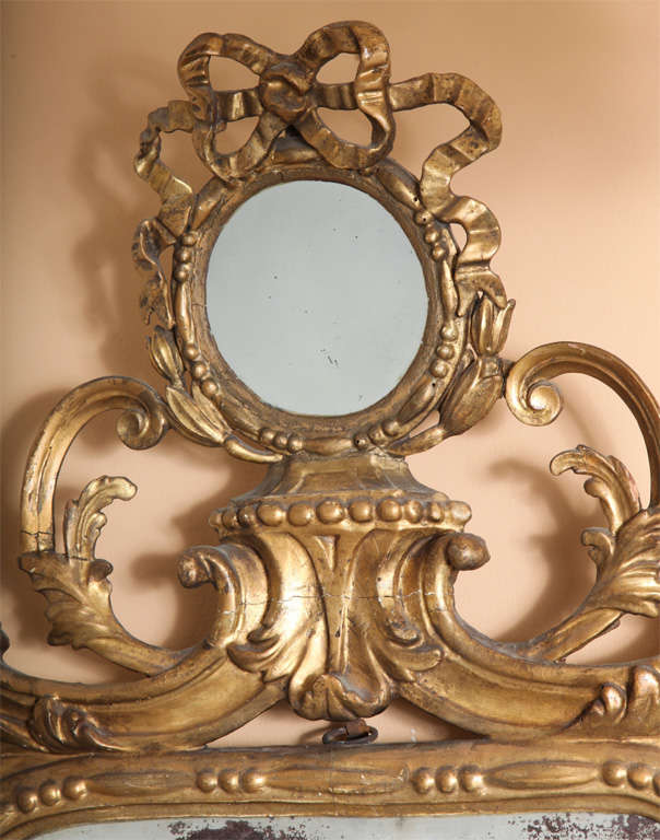 Italienischer Spiegel aus vergoldetem Holz aus dem 18. Jahrhundert (18. Jahrhundert und früher) im Angebot
