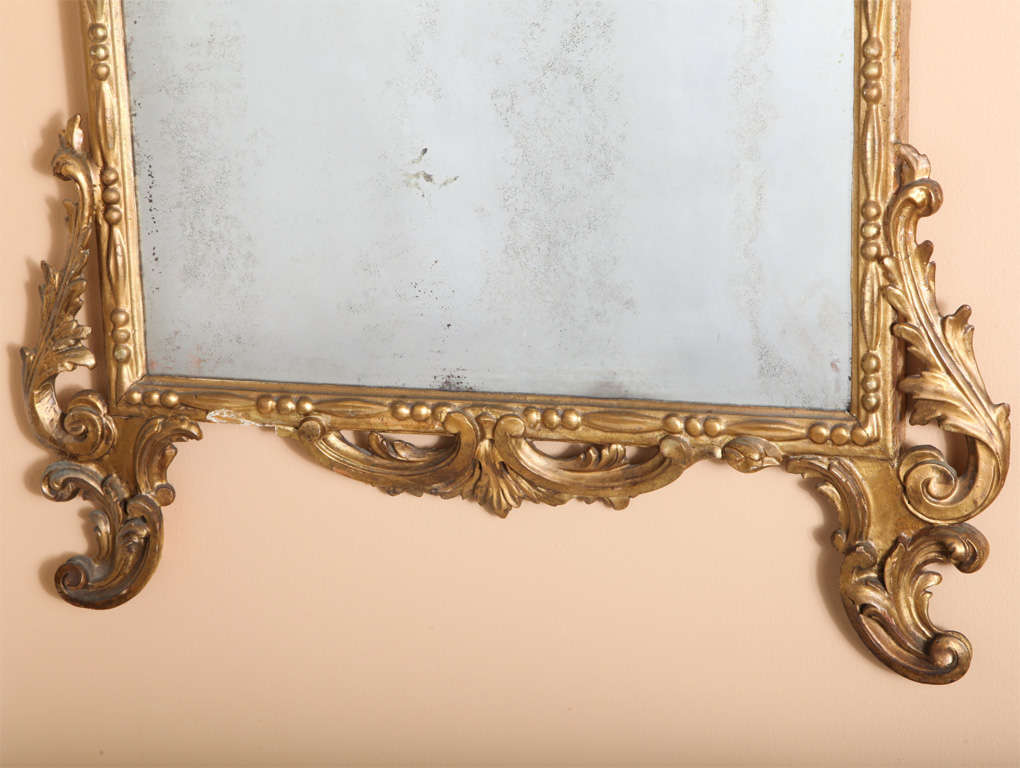 Italienischer Spiegel aus vergoldetem Holz aus dem 18. Jahrhundert im Angebot 1