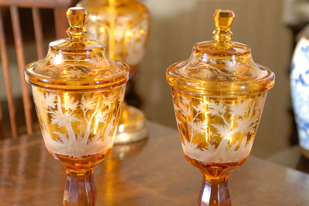 Glass Amber Vases In Excellent Condition For Sale In Atlanta, GA