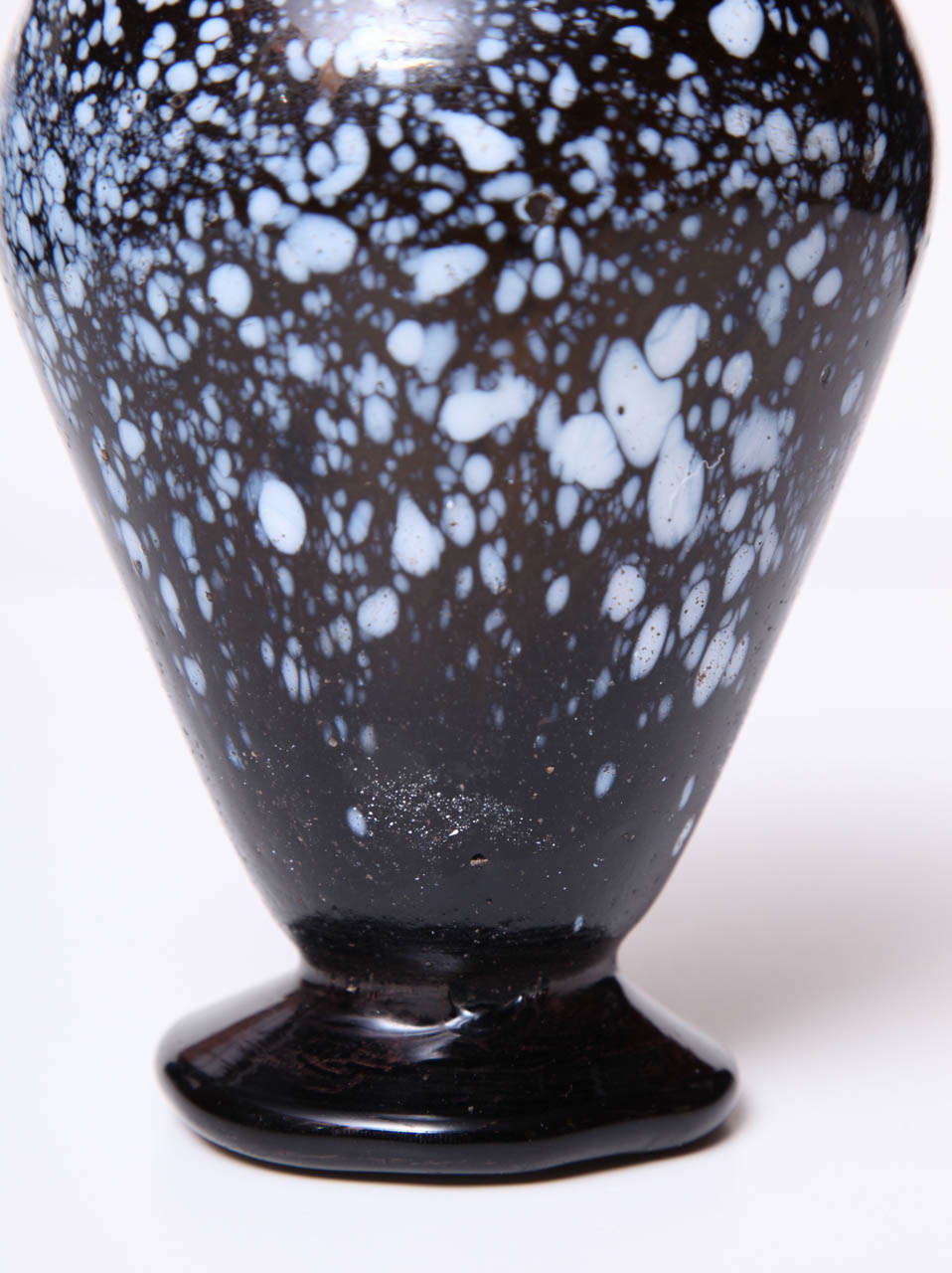 An 18th Century English Nailsea Glass Vase In Excellent Condition In New York, NY