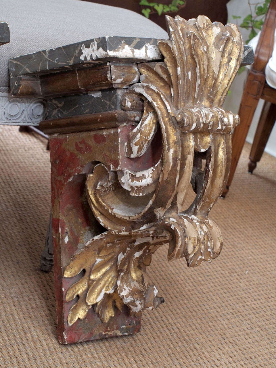 Pair of Italian 18th Century Gilt and Painted Brackets For Sale 1