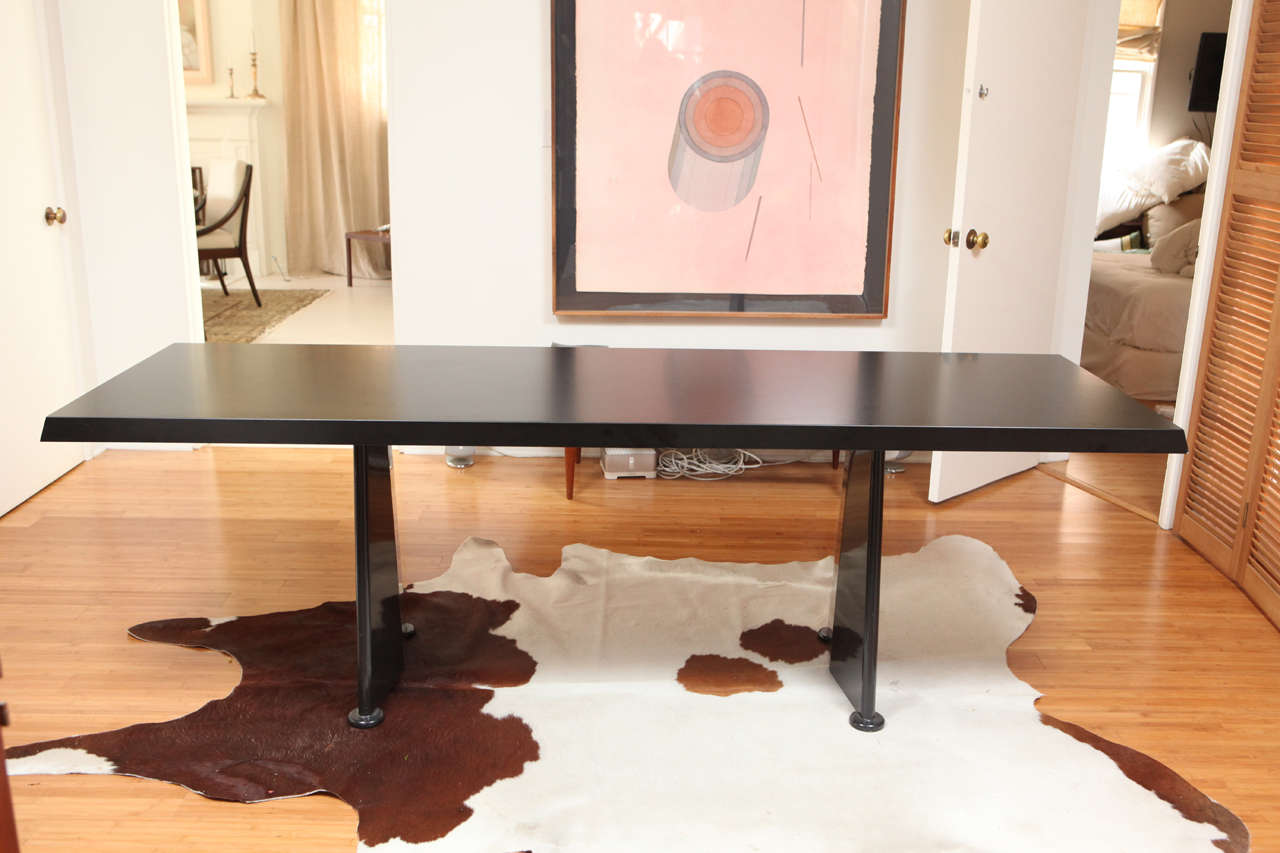 The Trapèze table was among the final pieces created by Jean Prouvé. The name of the table refers to the distinctive shape of its paired legs, which are constructed from bent sheet steel. Together with the thick edges of the table top, they
