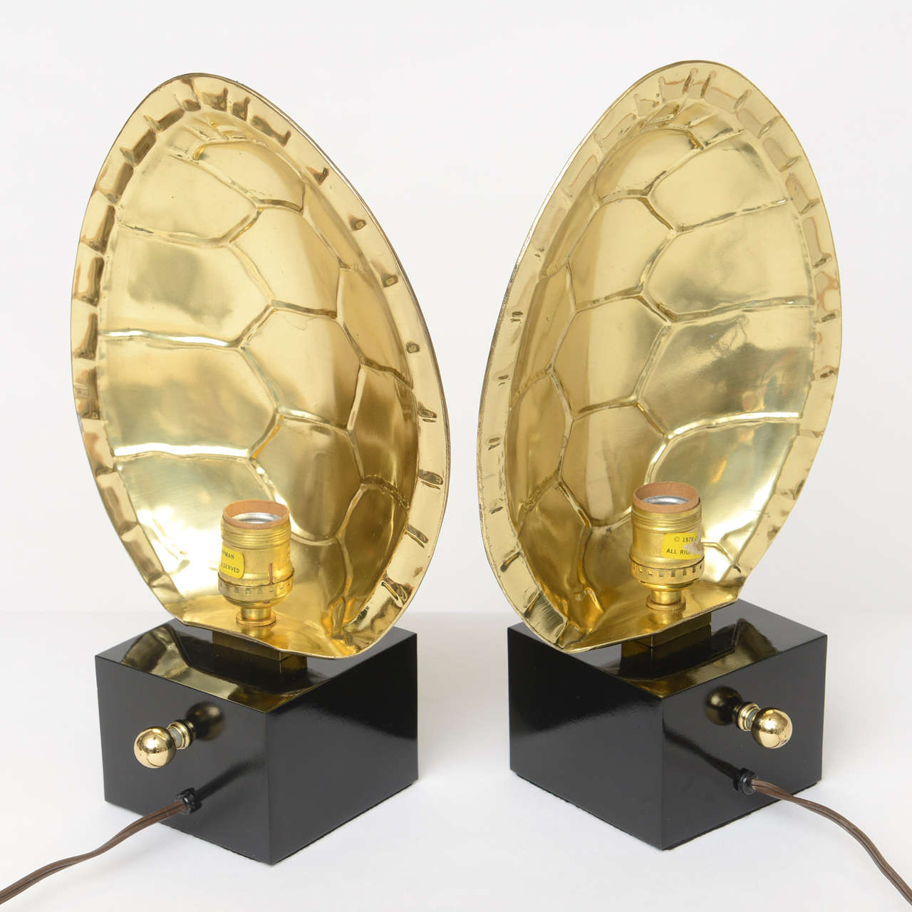 Pair of Fully Restored Chapman Polished Brass Tortoise Shell Lamps In Good Condition For Sale In North Miami, FL