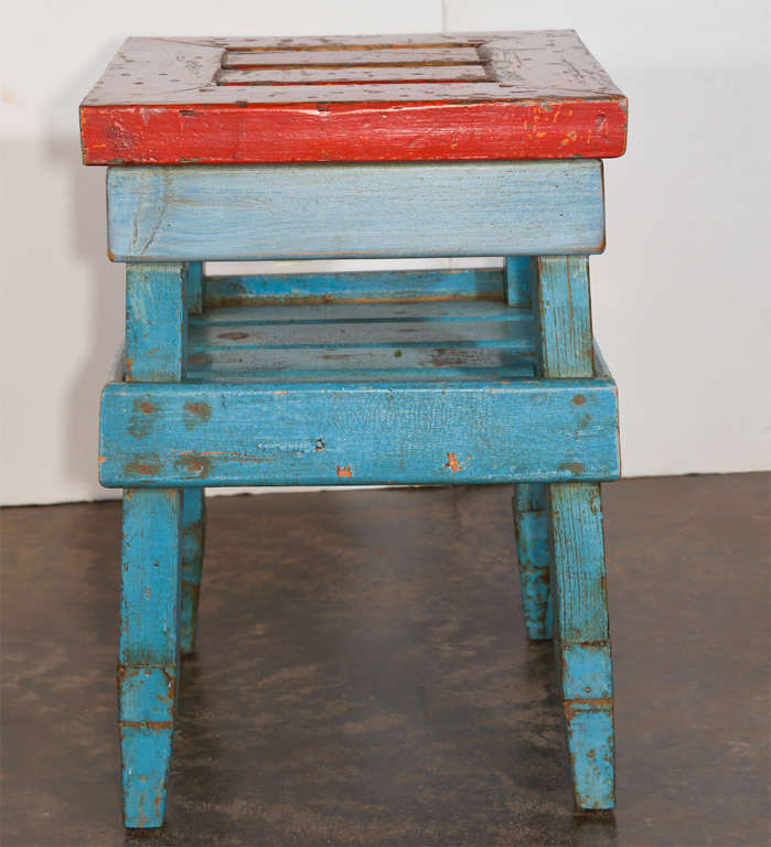 Antique French Folk Art End Table in Painted Pine  In Good Condition In Dallas, TX