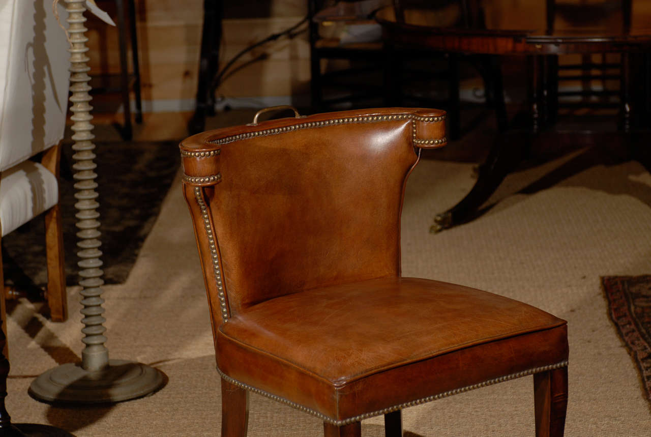 Handel Leather Chair In Distressed Condition For Sale In Atlanta, GA