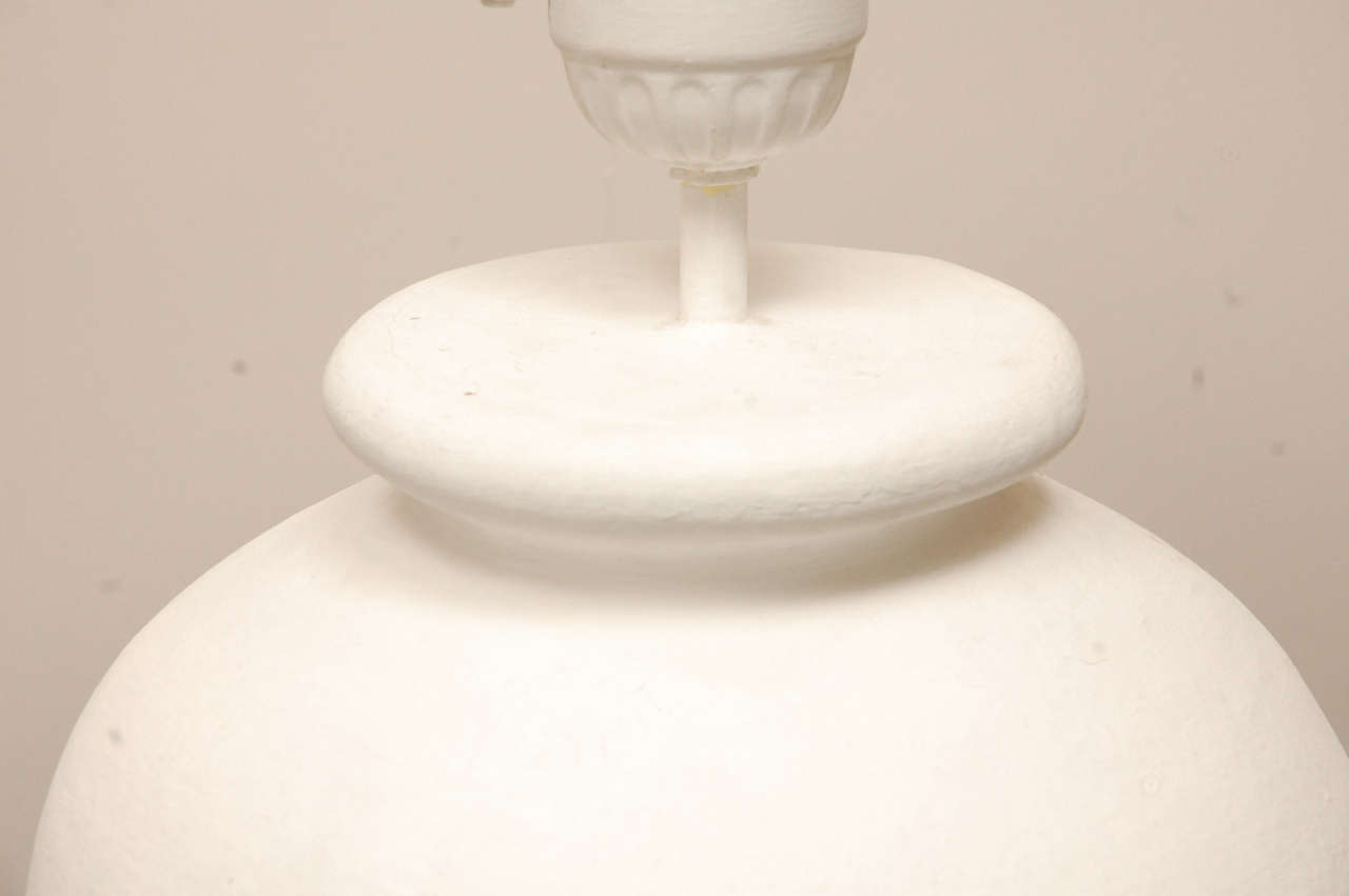 Frances Elkins Bean Pot Lamp in White Plaster Finish In Good Condition In Los Angeles, CA