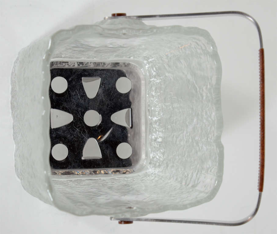 Vintage Ice Bucket with Textured Ice Cube Design 1