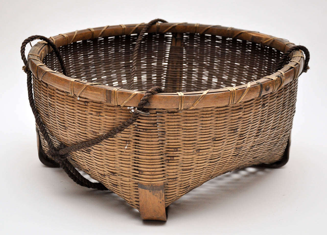 20th Century Japanese Fishing Basket In Good Condition For Sale In Chicago, IL