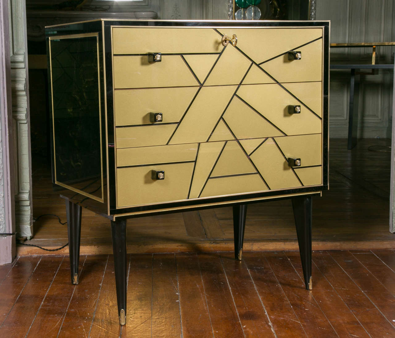 Pair of Black and Gold Mirrored Commodes In Excellent Condition In Saint-Ouen (PARIS), FR