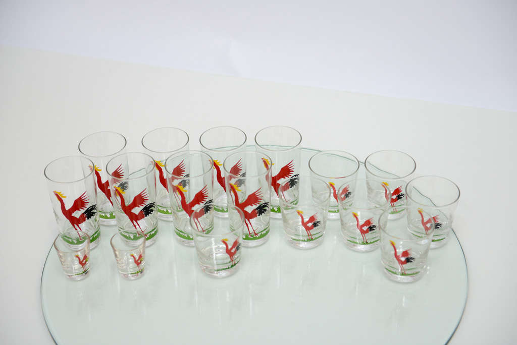 Humorous singing rooster flapping his wings dons this large set of vintage glassware.  Lot includes 8 highballs, 7 old fashioned, and 2 shot glasses with rooster.