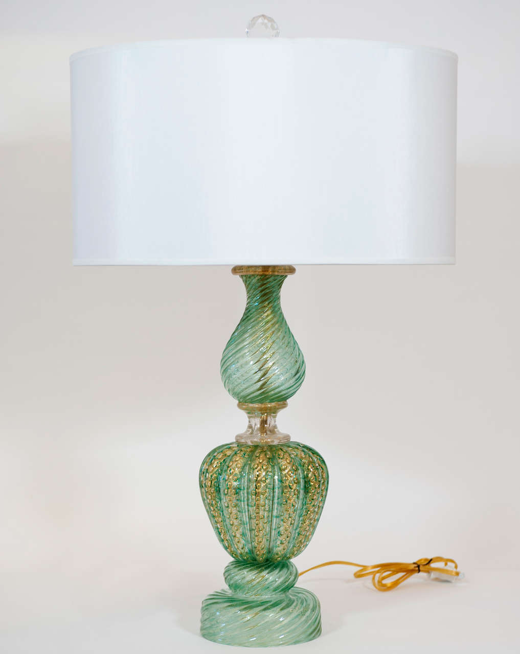A  magnificent  and beautifully designed
vintage Murano lamp by Barovier. Great
colour!