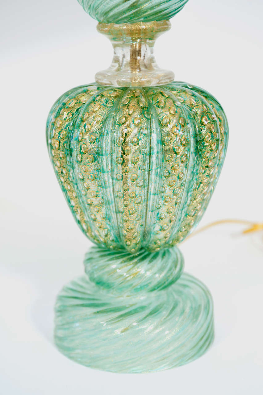 A Single Green And Gold Vintage Murano Lamp Attributed to Barovier In Excellent Condition In Toronto, ON