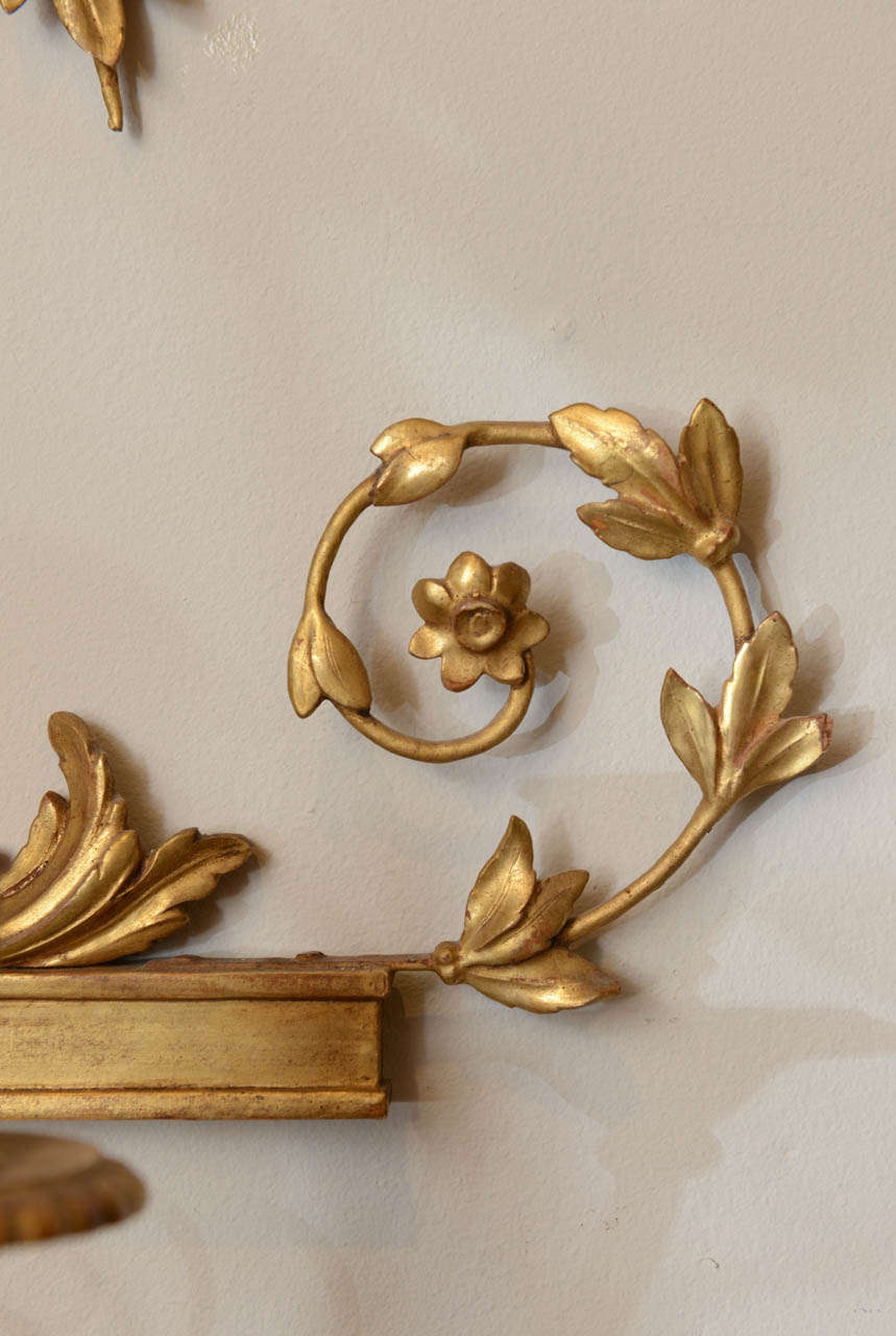 Paire d'appliques à miroir en bois doré du XIXe siècle en vente 1