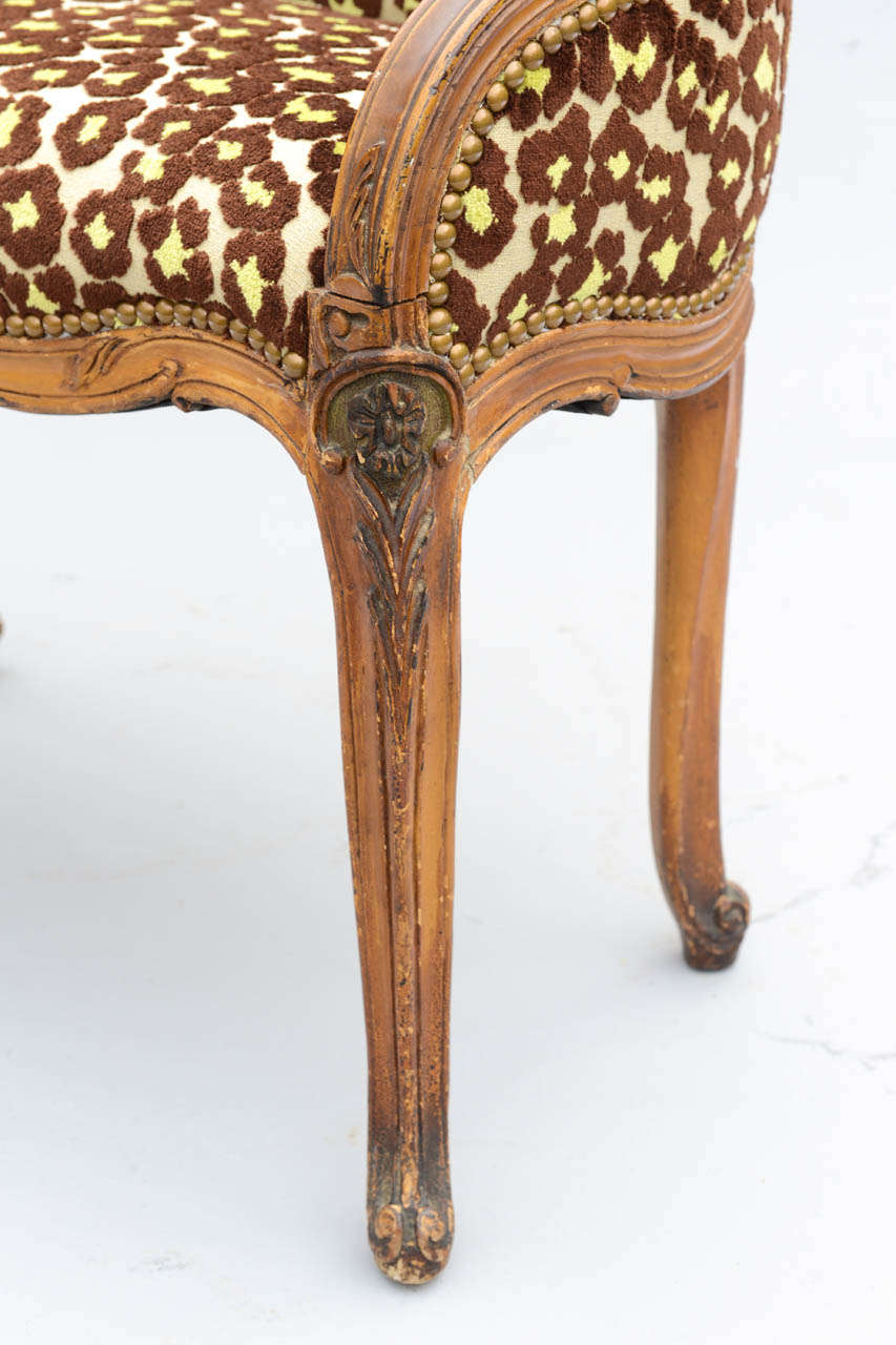 Upholstered Louis XV Style Vanity Bench 3