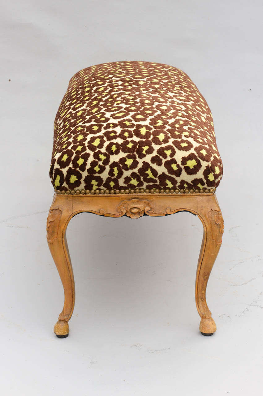 Louis XV Style Upholstered Bench In Excellent Condition For Sale In West Palm Beach, FL