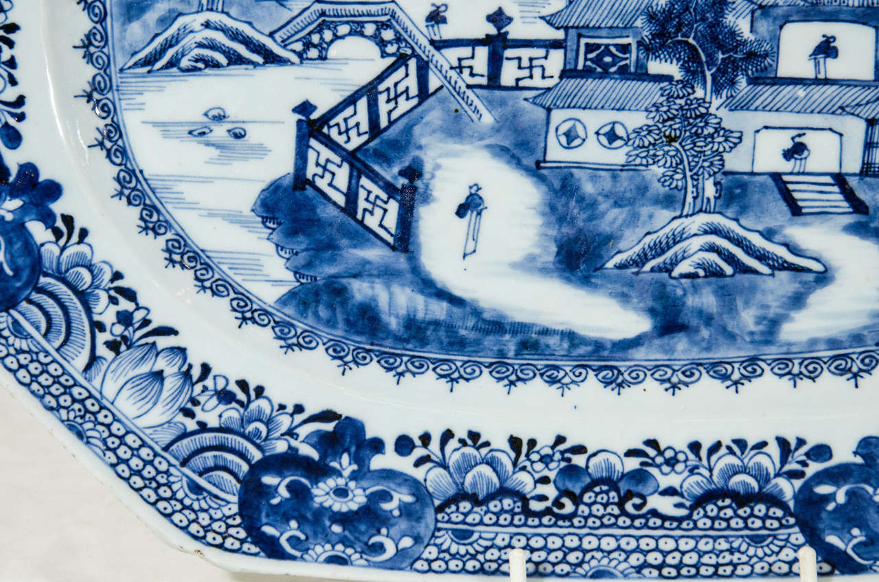 18th Century Chinese Blue and White Porcelain Platter In Excellent Condition In Katonah, NY