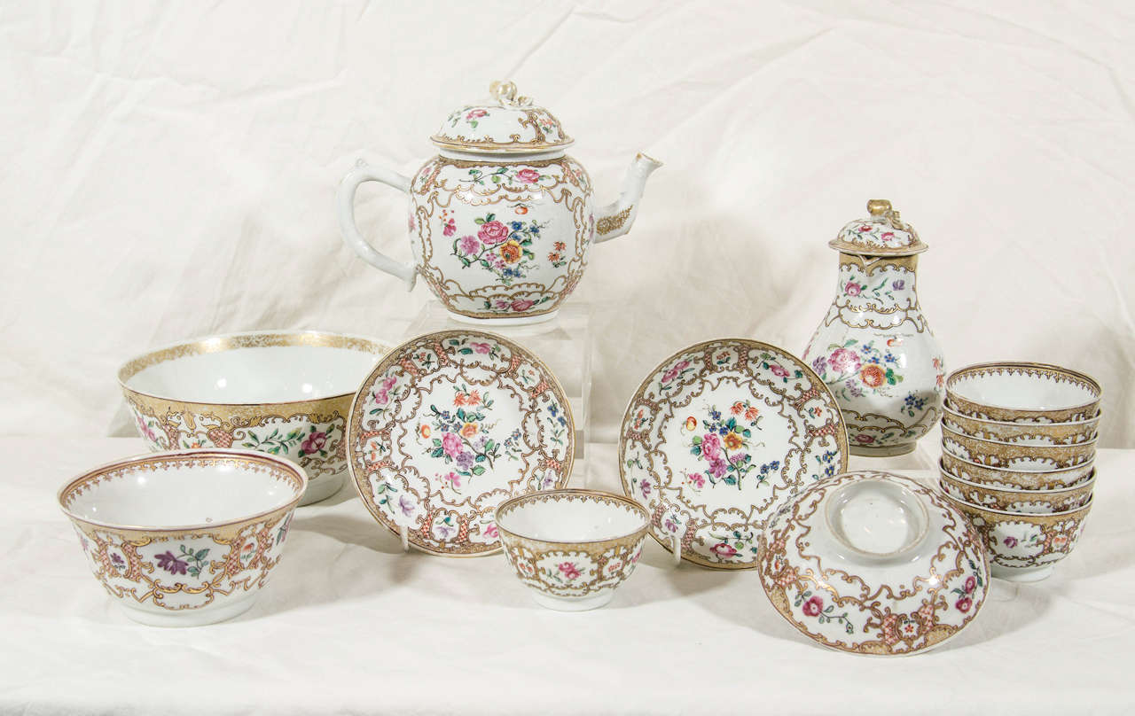 An Antique Chinese Porcelain Tea Set 2