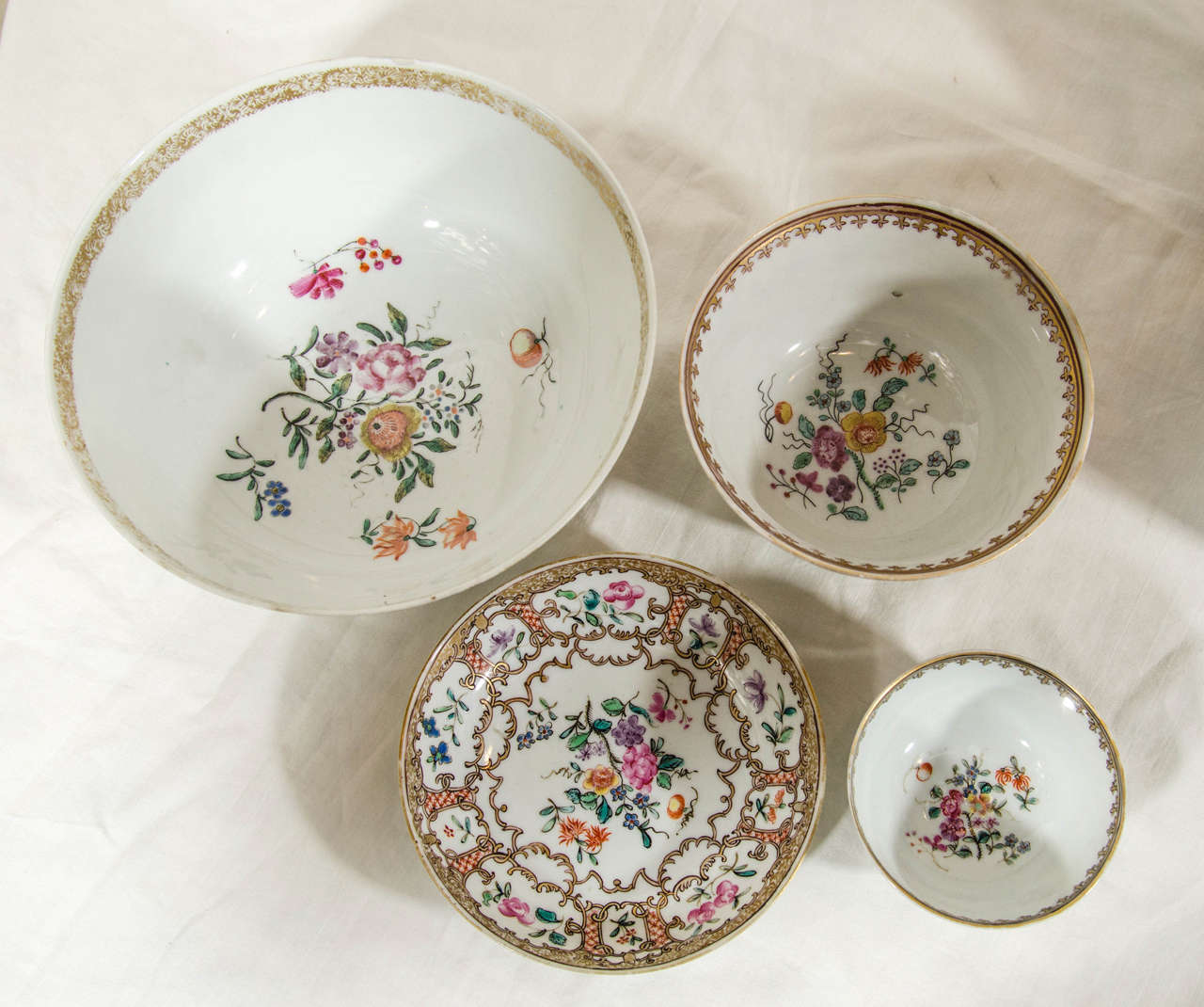 An Antique Chinese Porcelain Tea Set 1