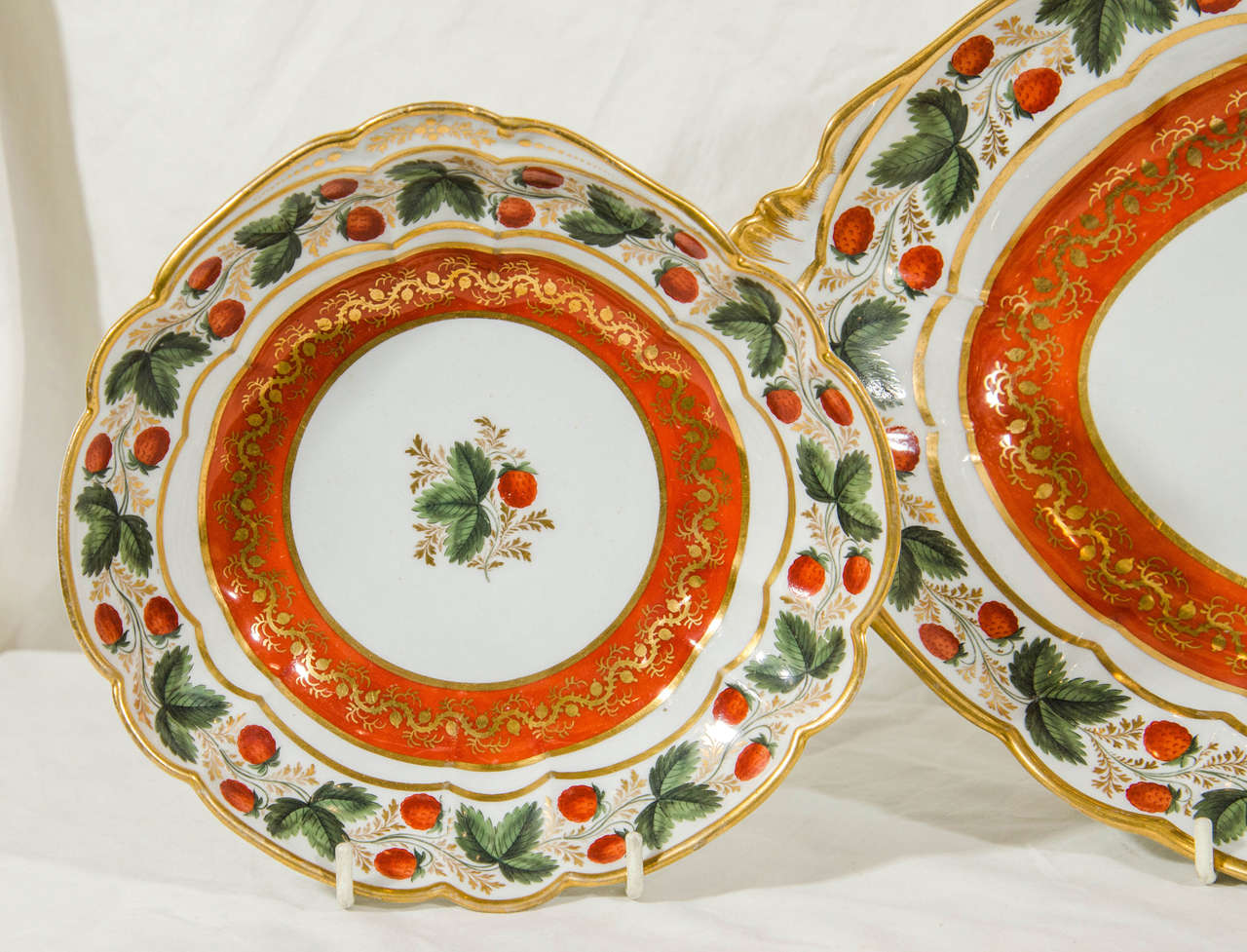 Large Flight & Barr Worcester Shaped Dish Decorated with Strawberries 2