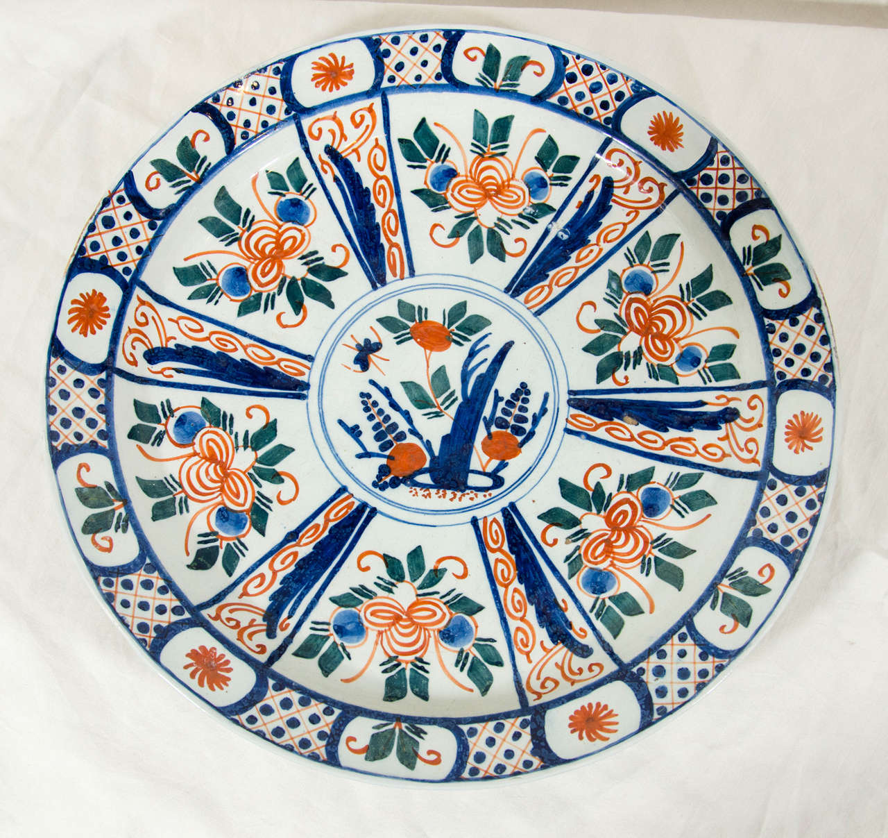 Antike Delft Charger Polychromie  Gemalt Rot Grün Blau