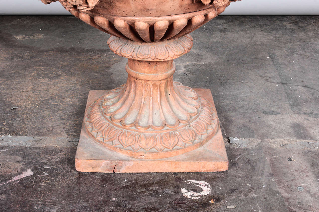 Pair of Neoclassical Style Terracotta Urns In Excellent Condition In New York, NY