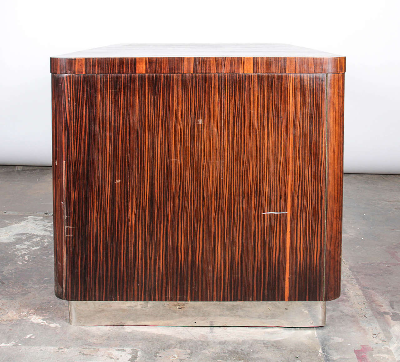 20th Century Midcentury Ebene De Macassar Executive Desk In Good Condition For Sale In New York, NY
